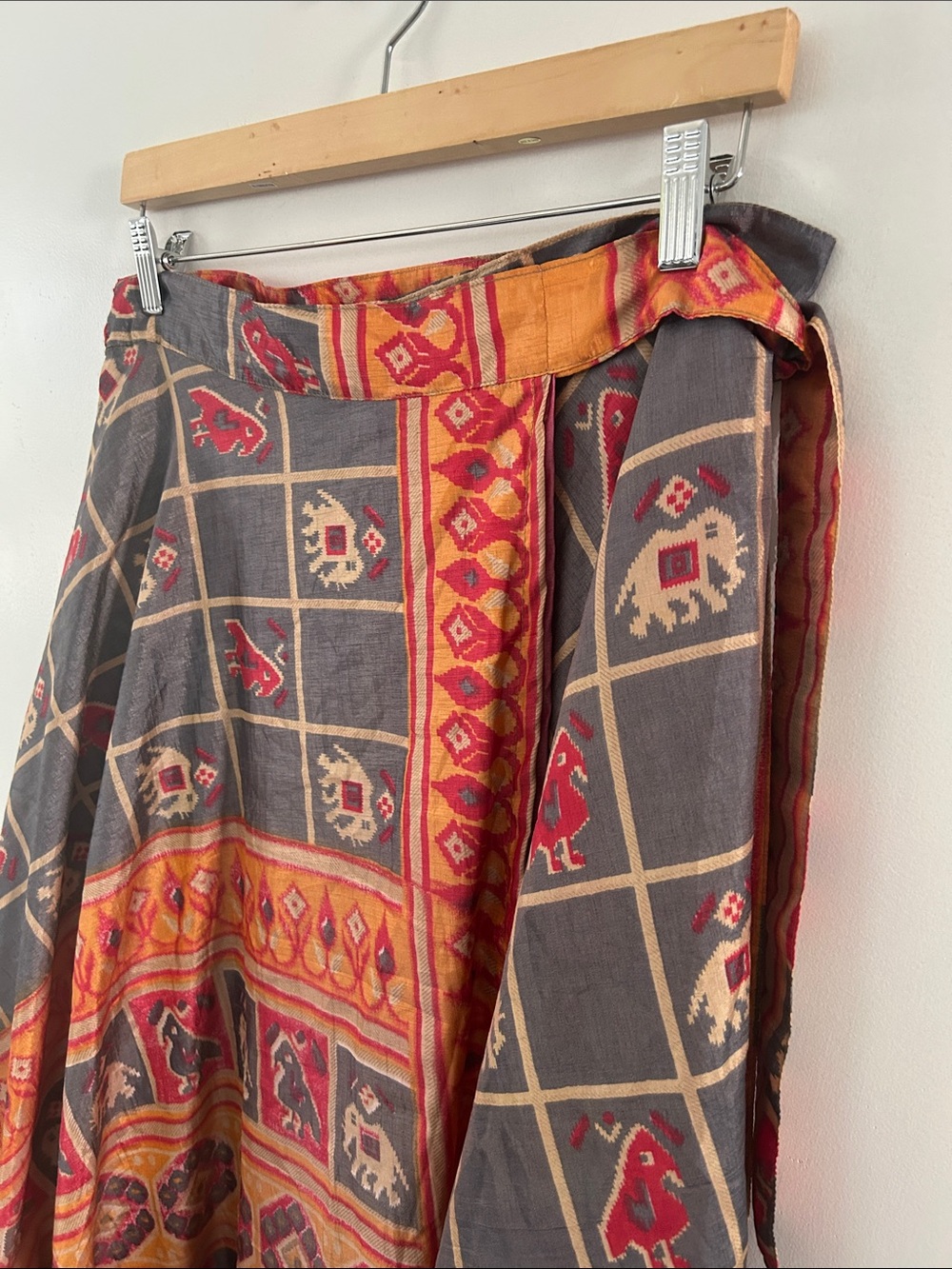 Unbranded Bohemian Silk? Wrap Maxi Skirt Mixed Media Aztec Print Summer Festival - Picture 7 of 11
